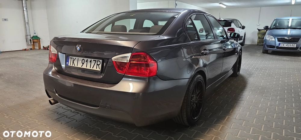 BMW Seria 3 320i - 4
