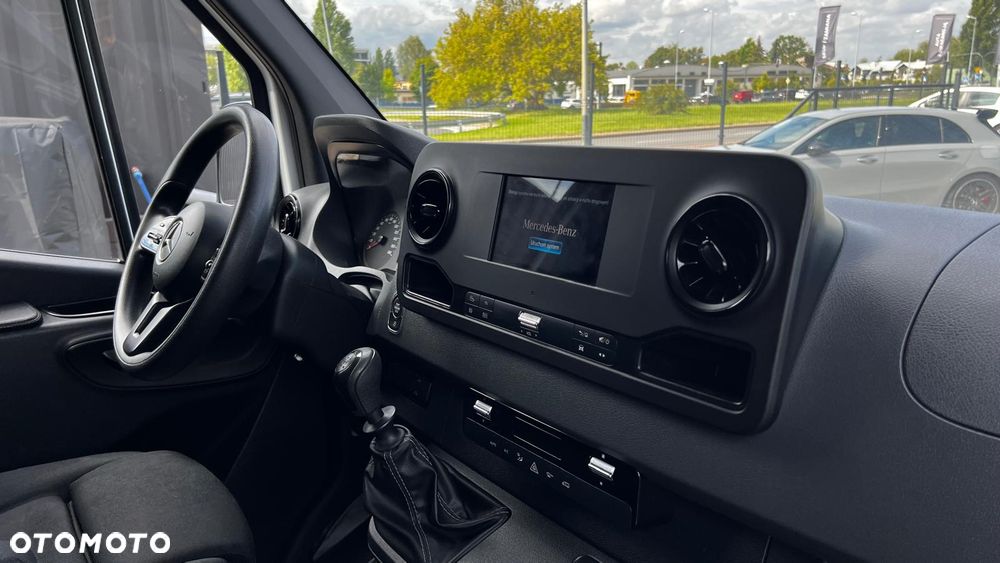 Mercedes-Benz Sprinter 319 - 16