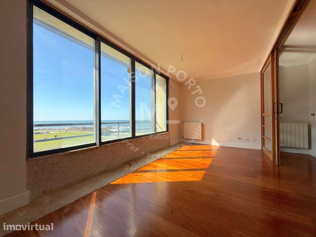 Apartamento T4 com 2 Suites, Vista Mar, Box Fechada e Arrumos em Le... - Grande imagem: 4/48