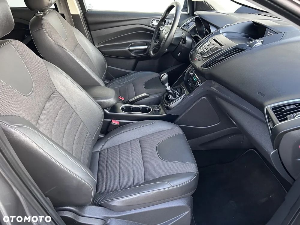 Ford Kuga 2.0 TDCi FWD Titanium - 15