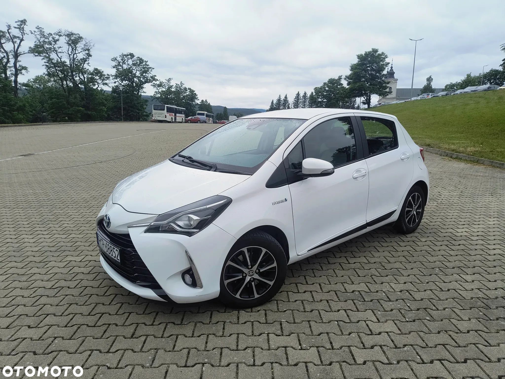 Toyota Yaris Hybrid 1.5 VVT-i Comfort - 1