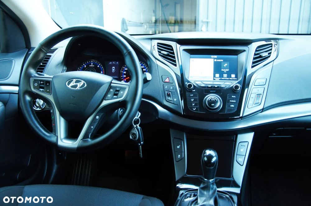 Hyundai i40 Kombi blue 1.6 CRDi DCT Space Plus - 14