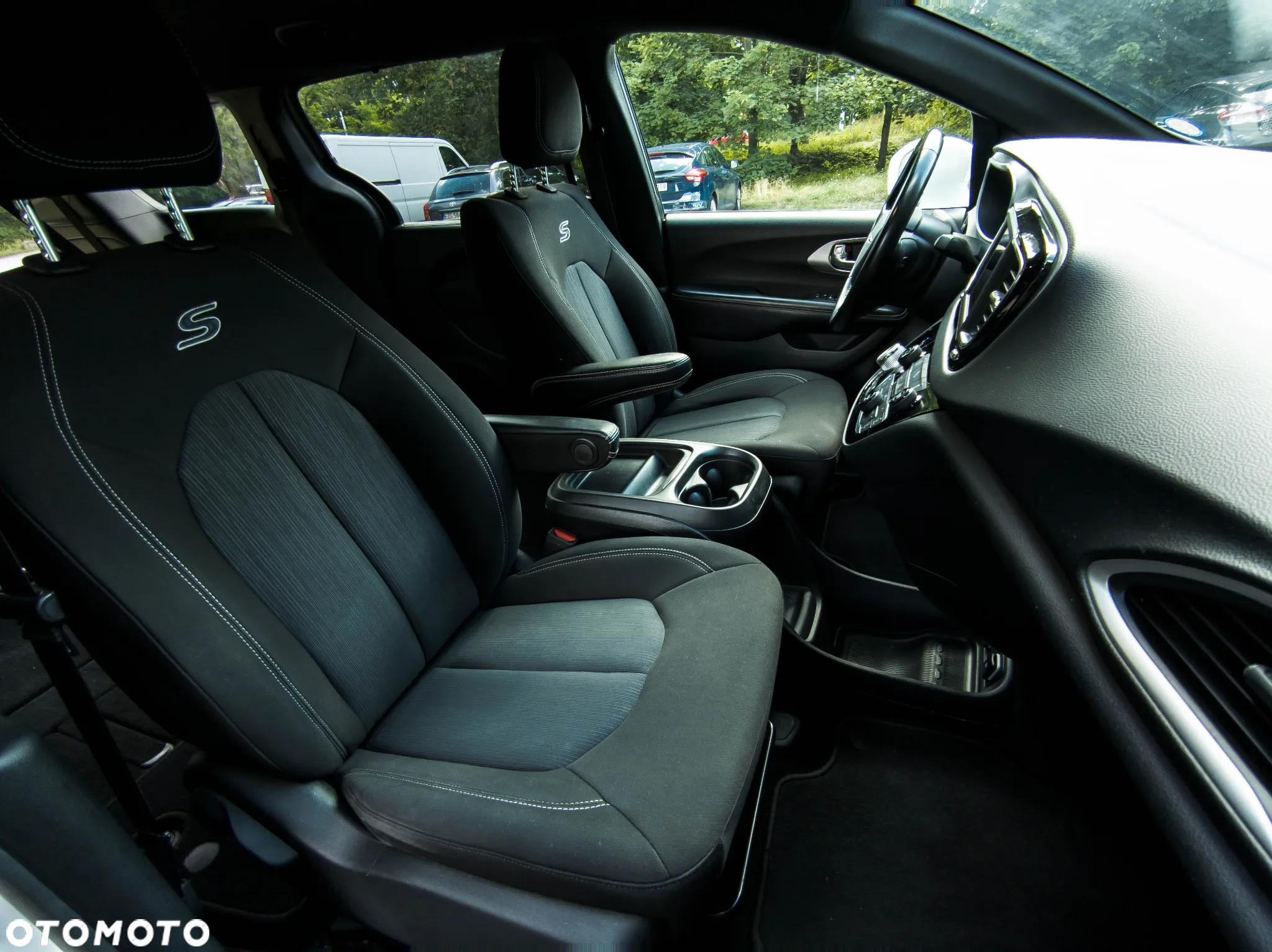Chrysler Pacifica - 31