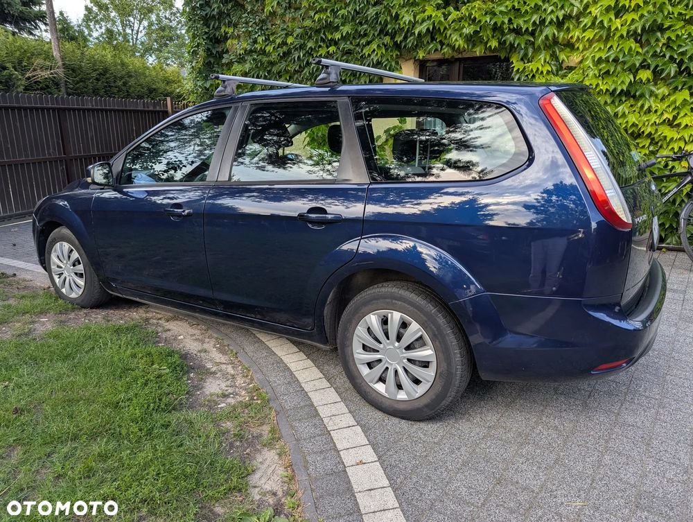 Ford Focus ver-1-6-trend-eu5 - 4