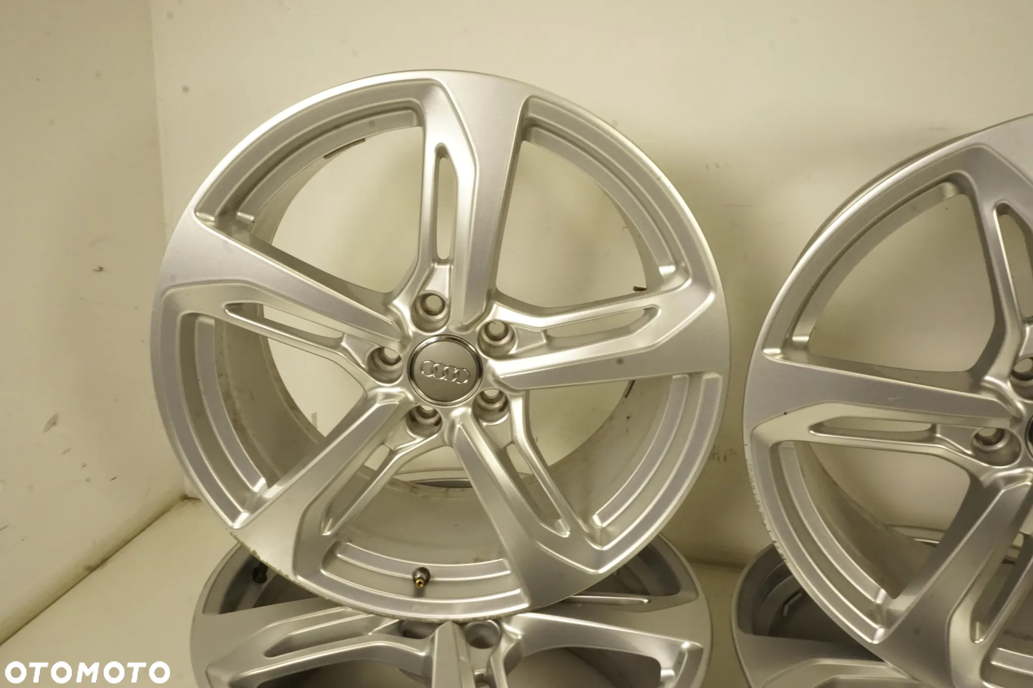 FELGI ALUMINIOWE 19 AUDI TT A3 RS MODEL ET52 ORYGINAŁ 8S0601025T - 8