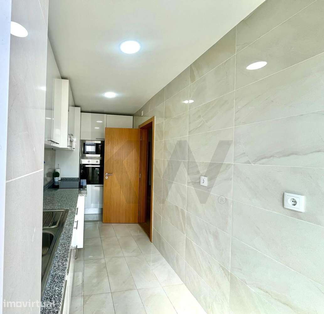 Apartamento T2 totalmente remodelado, equipado e mobilado, pronto a en - Grande imagem: 4/16