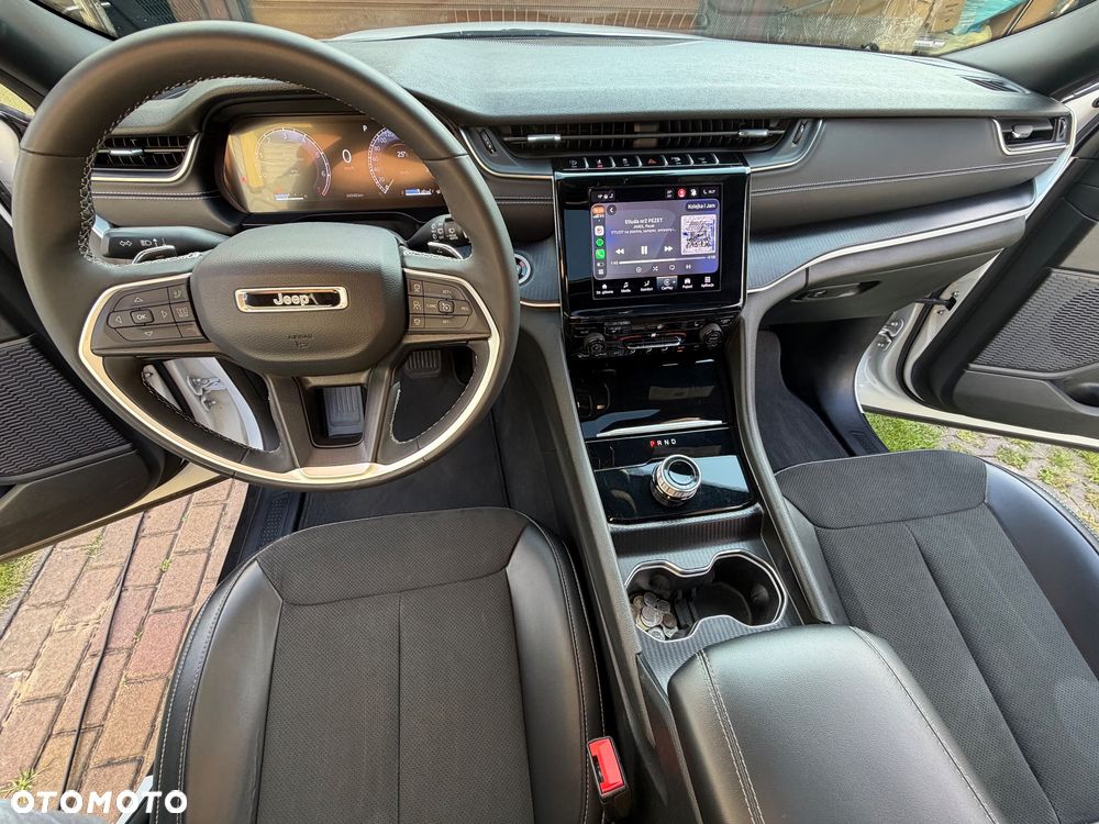 Jeep Grand Cherokee - 24