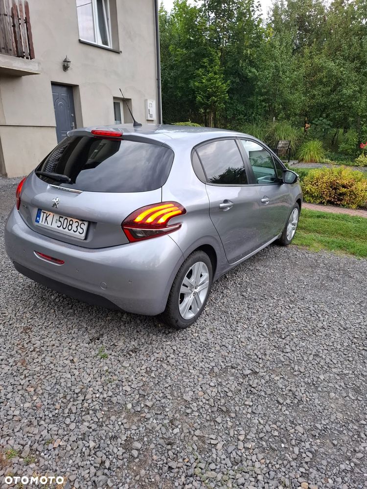 Peugeot 208 - 5