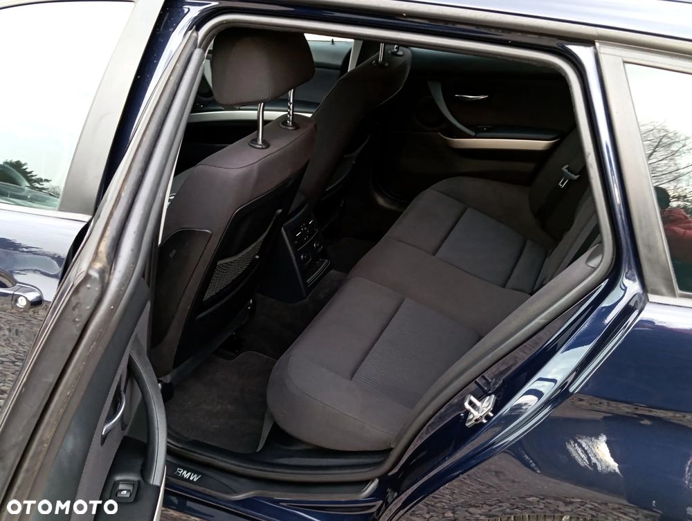 BMW Seria 3 318i Edition Sport - 16