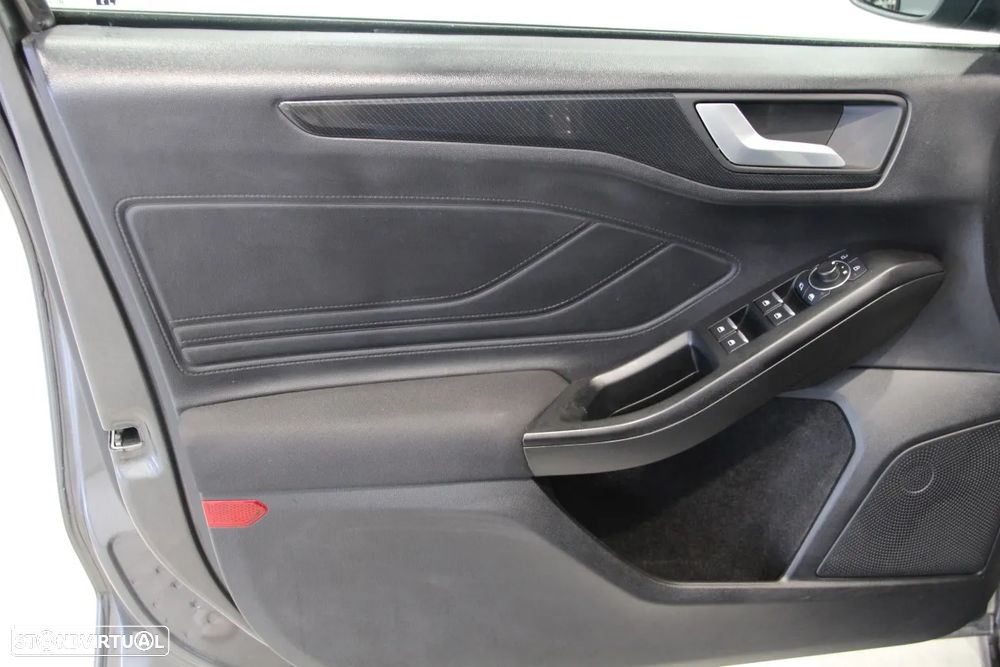 Ford Focus 1.0 EcoBoost MHEV ST-Line - 5