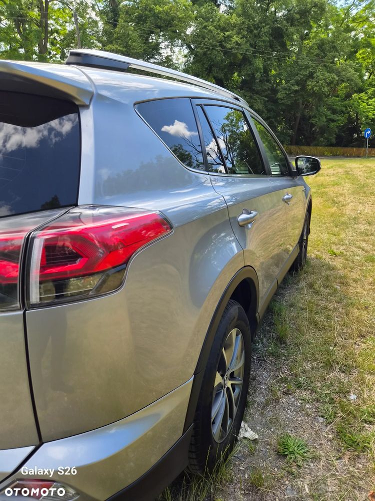 Toyota RAV4 Hybrid Premium 4x2 - 18
