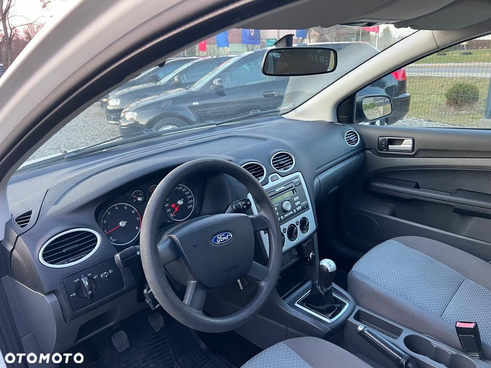 Ford Focus 1.4 Ambiente - 25