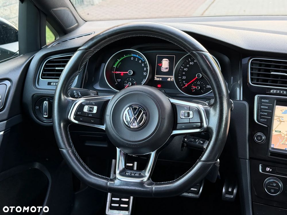 Volkswagen Golf - 17