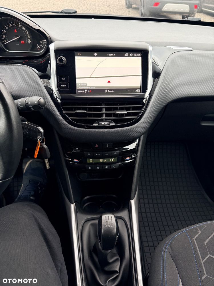Peugeot 2008 1.2 VTi Allure - 12
