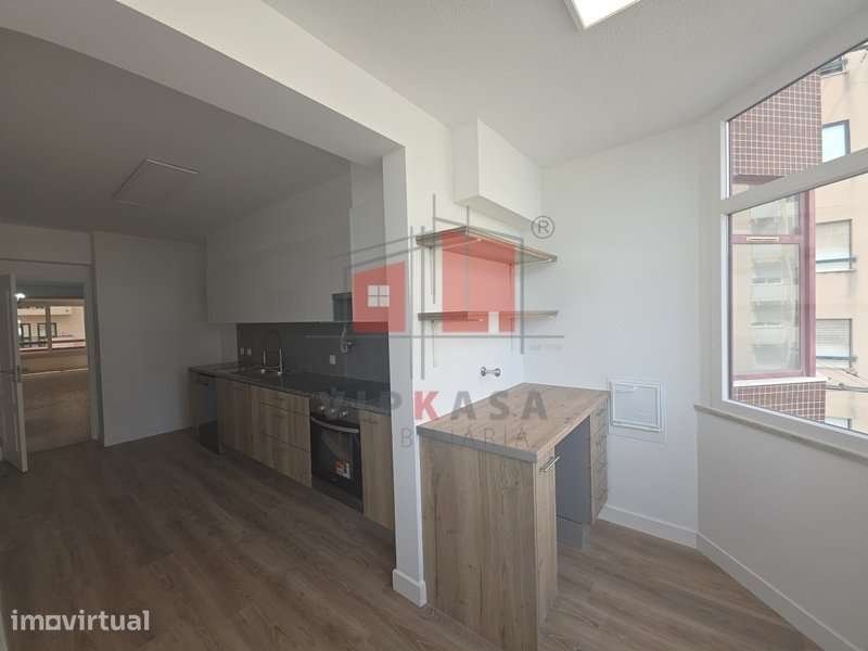Apartamento T3 remodelado em Benfica - Grande imagem: 5/22