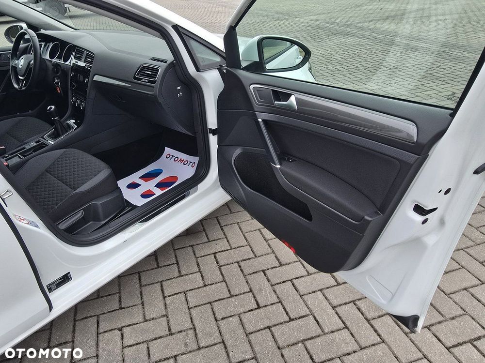 Volkswagen Golf - 25