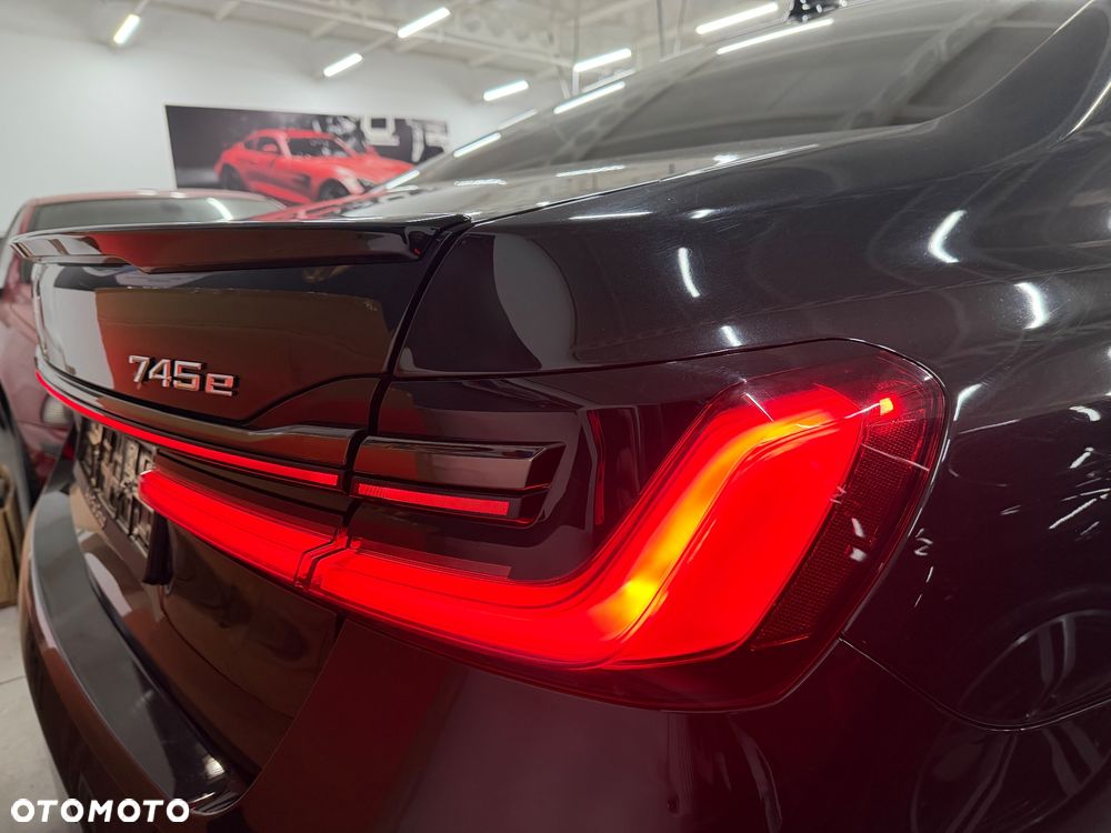 BMW Seria 7 745e sport - 16