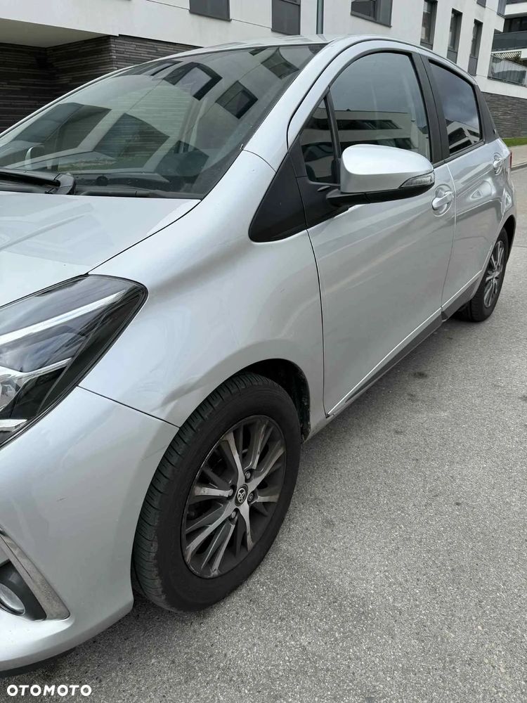 Toyota Yaris 1.5 Premium - 4