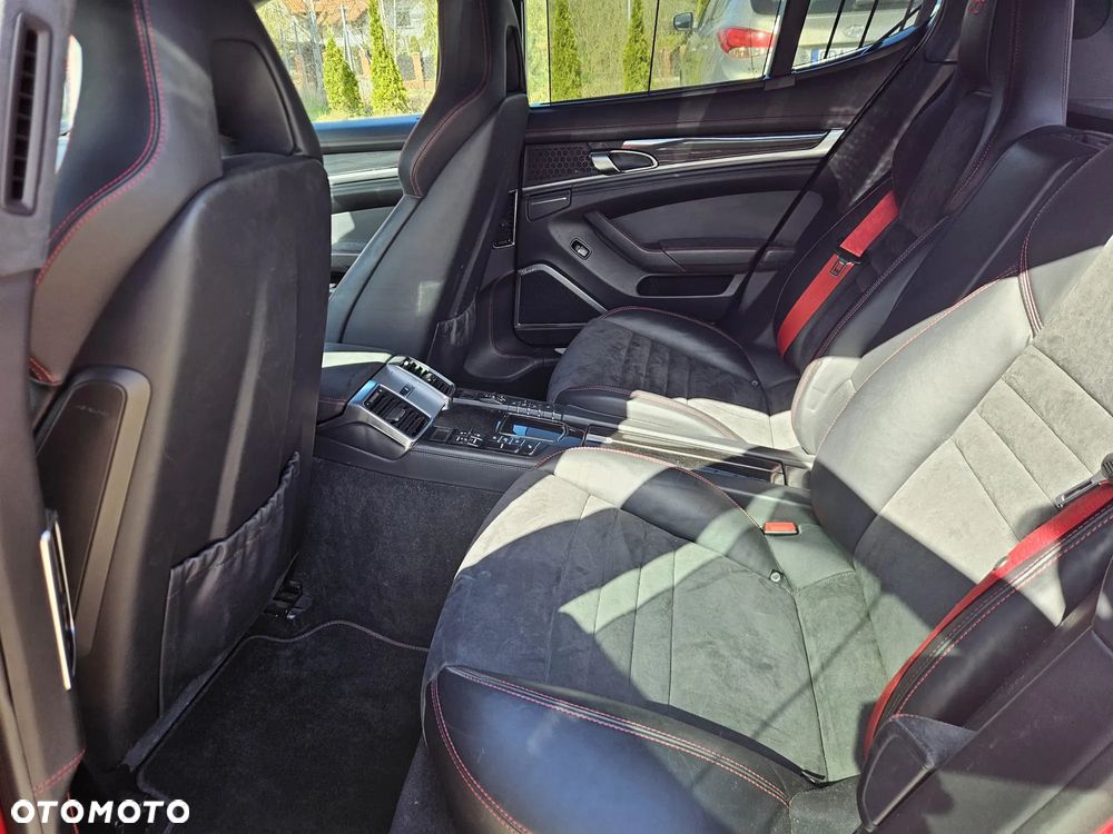 Porsche Panamera - 18