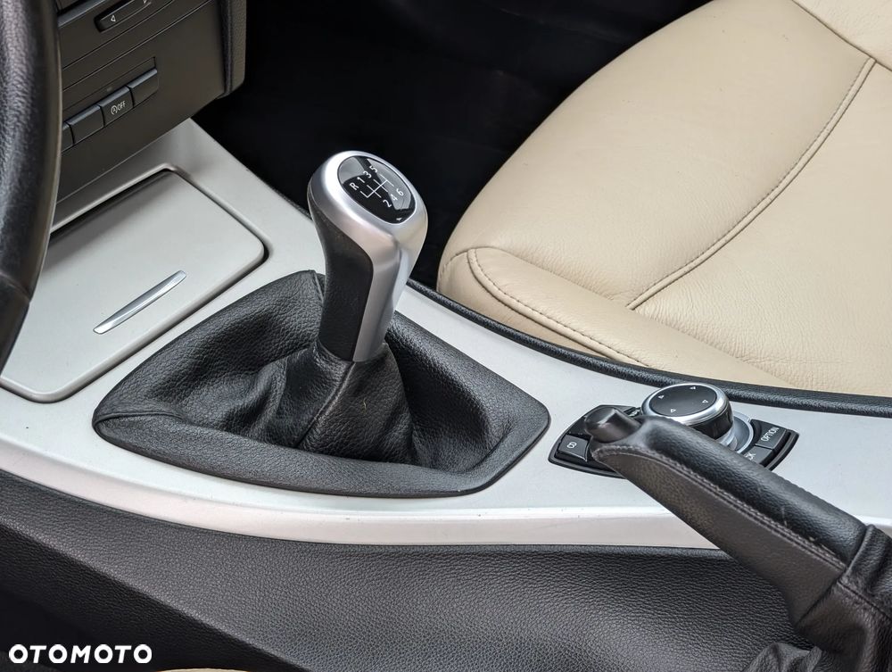 BMW Seria 3 318d Sport Line - 31
