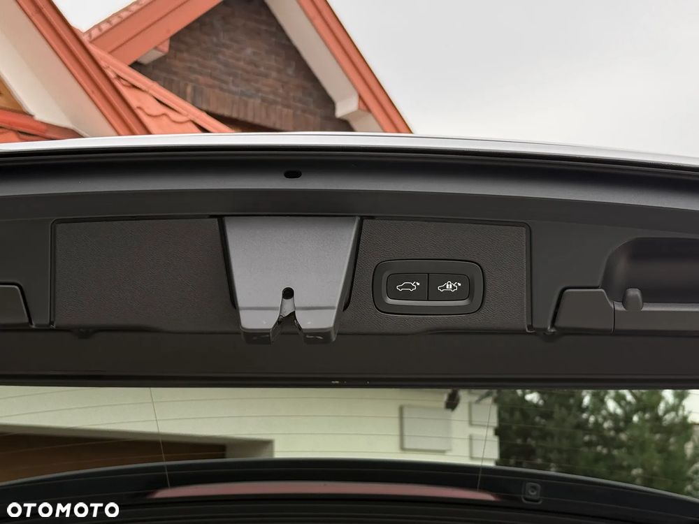 Volvo XC 60 B4 D AWD Plus Dark - 30