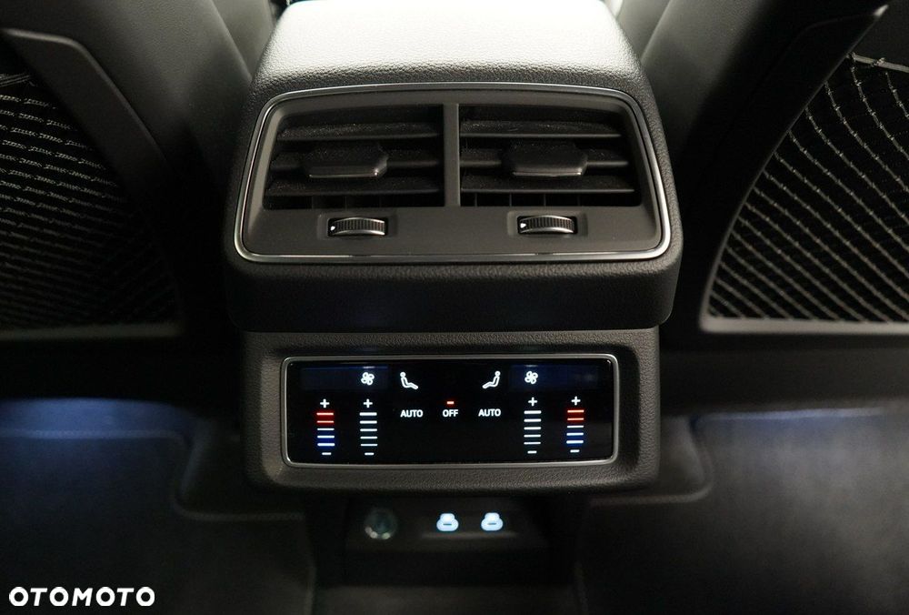 Audi Q8 Sportback e-tron - 28