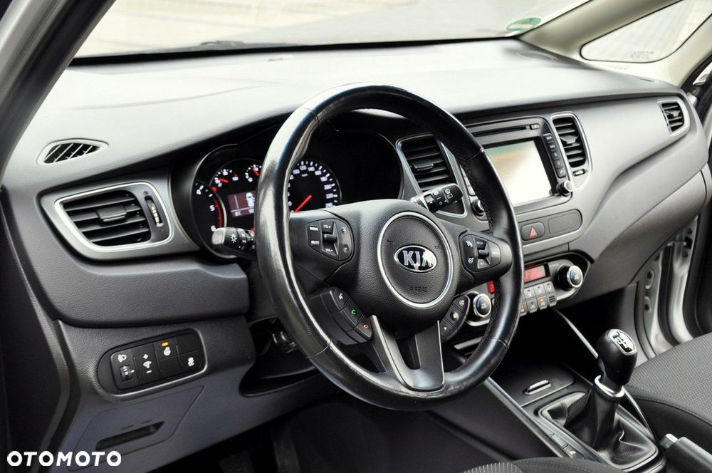 Kia Carens - 23