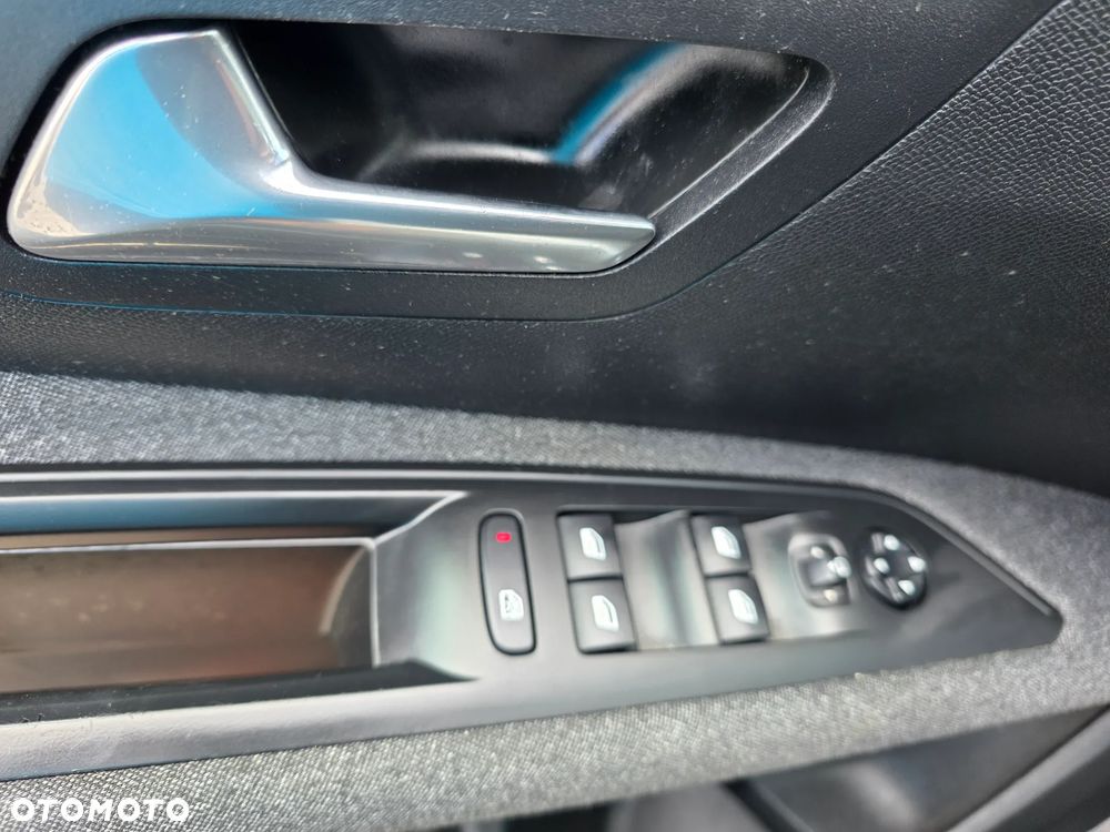 Peugeot 3008 PureTech 130 Stop & Start GPF Active Business-Paket - 12