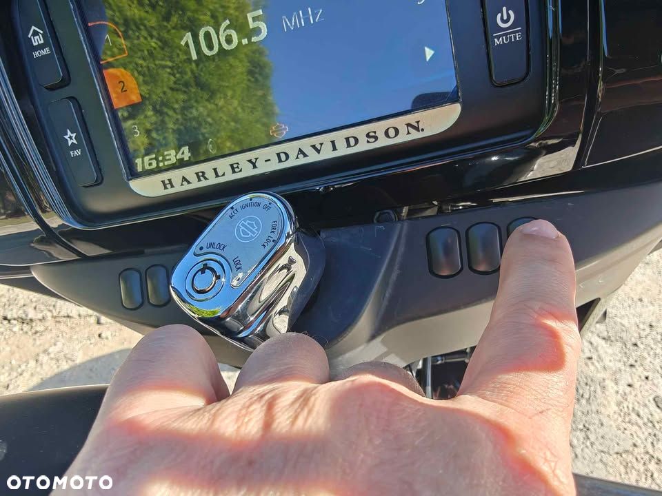 Harley-Davidson Touring Street Glide - 19