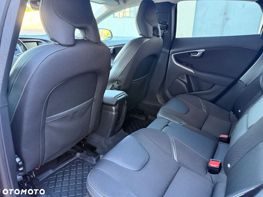 Volvo V40 T2 Drive-E Momentum - 16