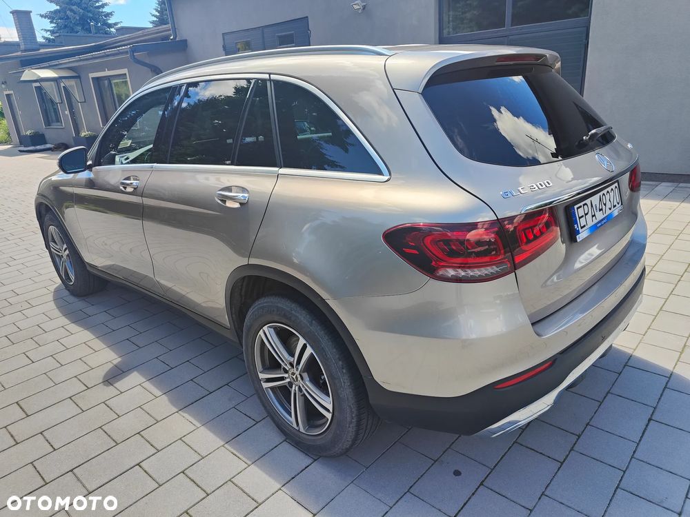 Mercedes-Benz GLC 300 4Matic 9G-TRONIC AMG Line - 19