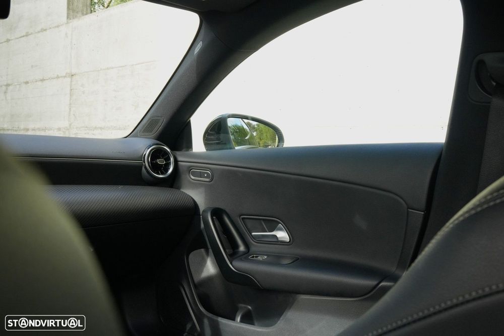 Mercedes-Benz CLA 180 Standard - 22