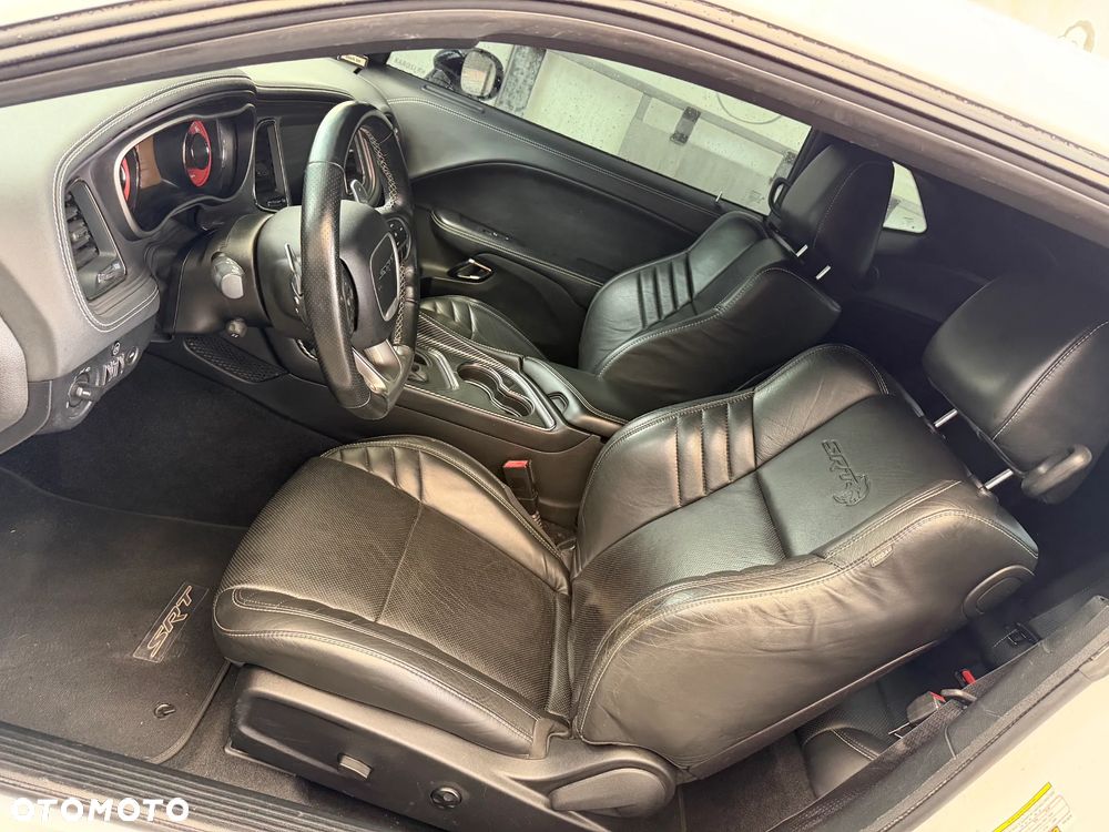 Dodge Challenger 6.2 Hellcat - 8