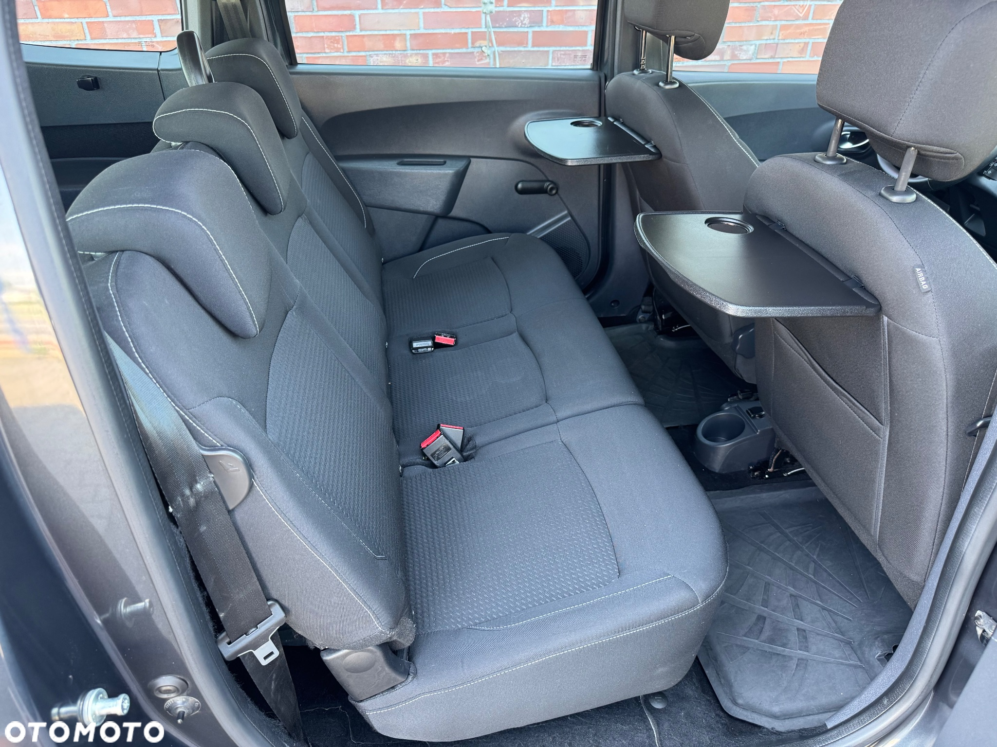 Dacia Lodgy 1.3 TCe Laureate S&S - 28
