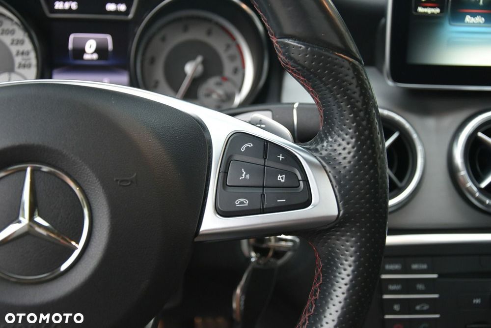 Mercedes-Benz CLA 200 7G-DCT AMG Line - 27
