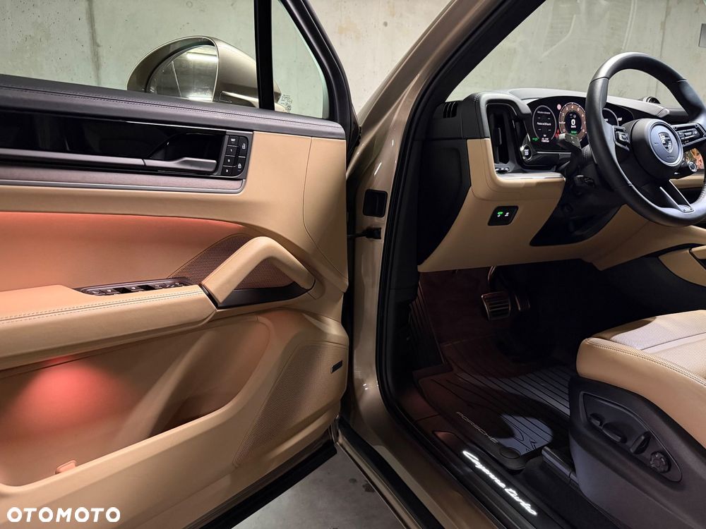 Porsche Cayenne Turbo E-Hybrid PHEV - 13