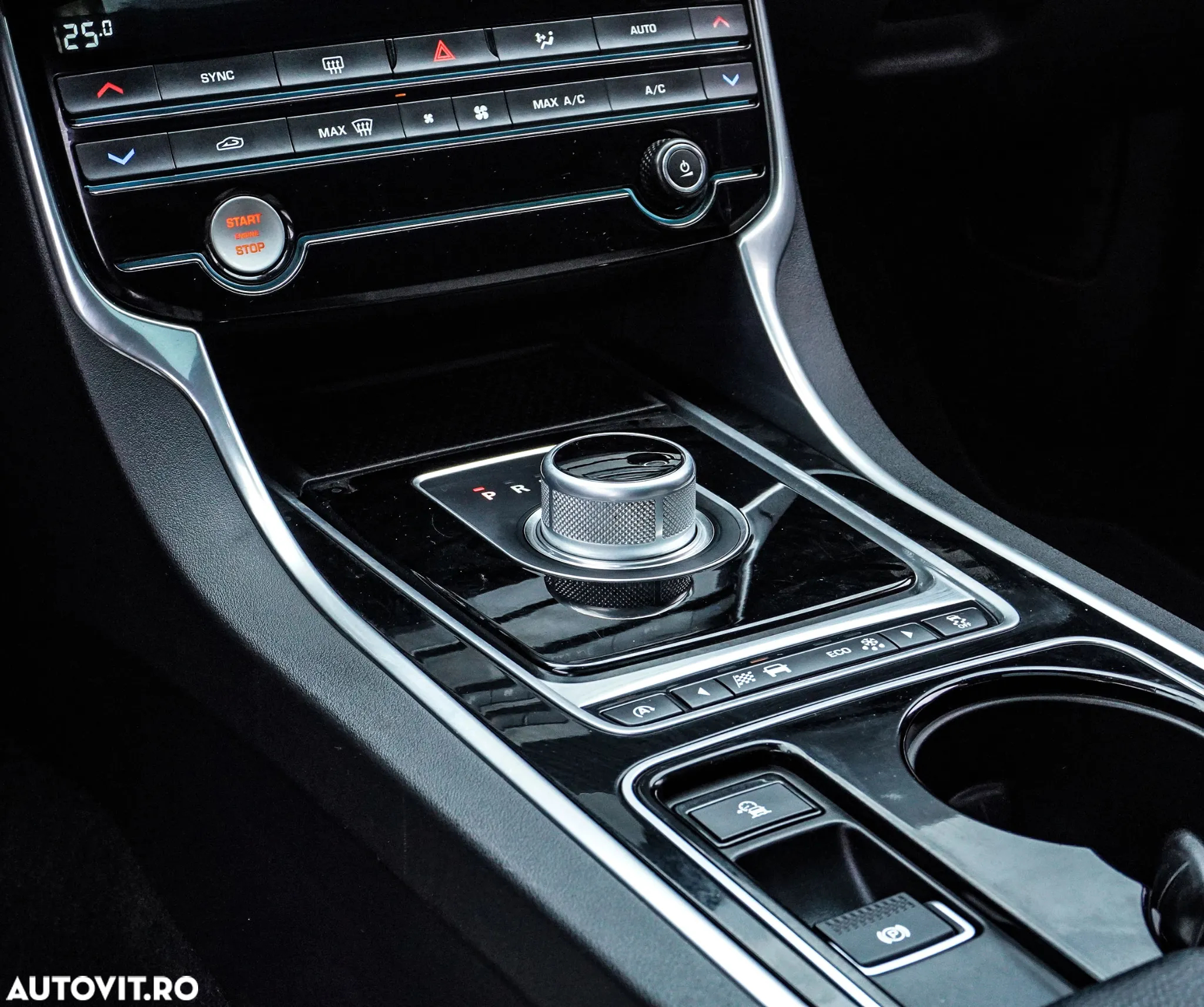 Jaguar XE 2.0 R-Sport - 21