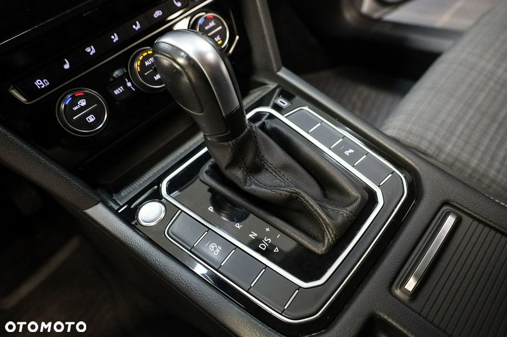 Volkswagen Passat - 21