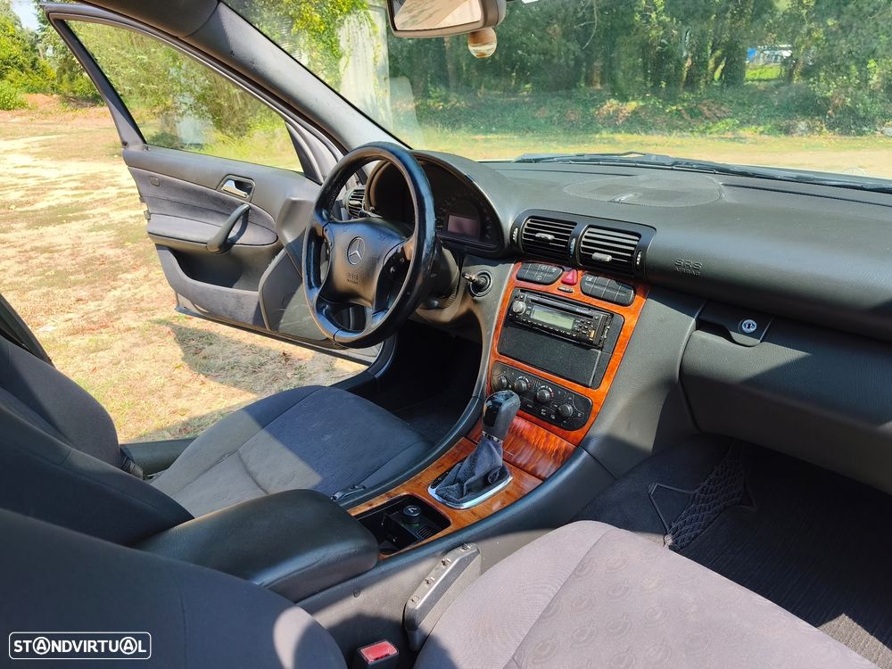 Mercedes-Benz C 220 — fotografia 32