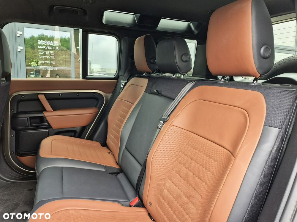 Land Rover Defender 110 P635 OCTA - 26