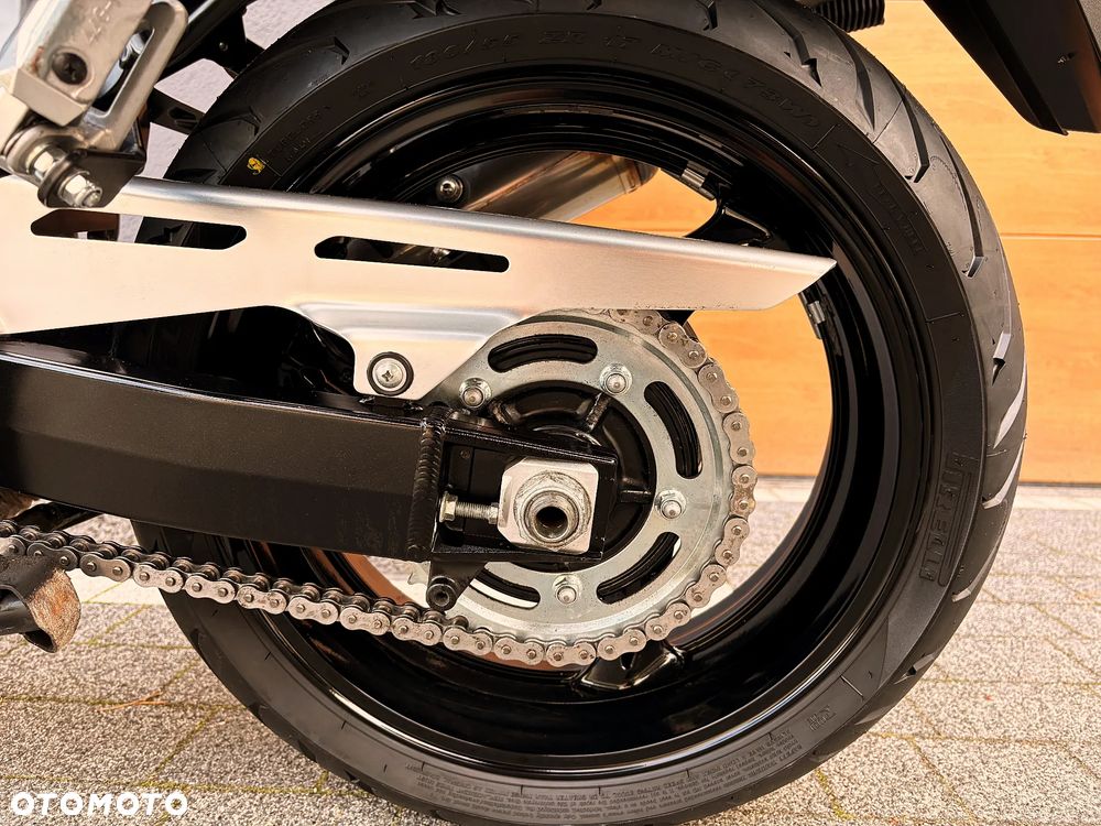 Suzuki GSX - 13