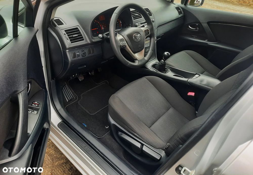 Toyota Avensis Combi 1.6 Comfort - 5