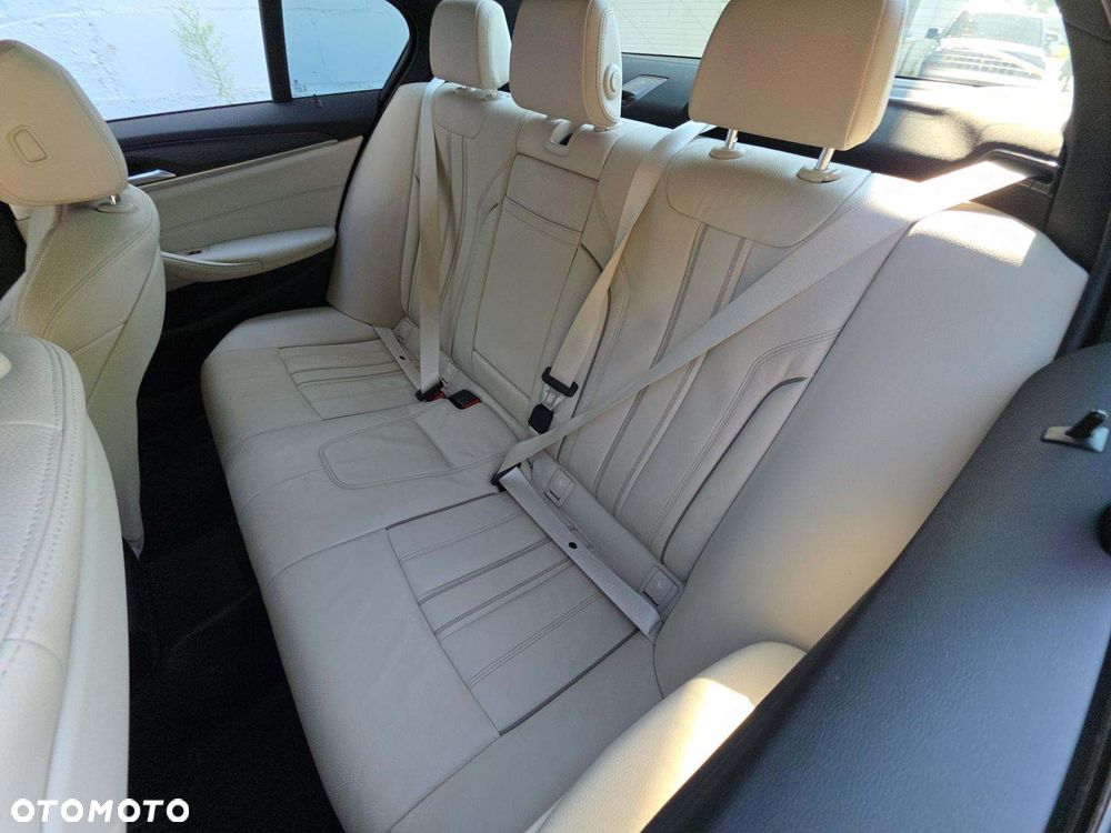 BMW Seria 5 540i xDrive M Sport Edition - 11