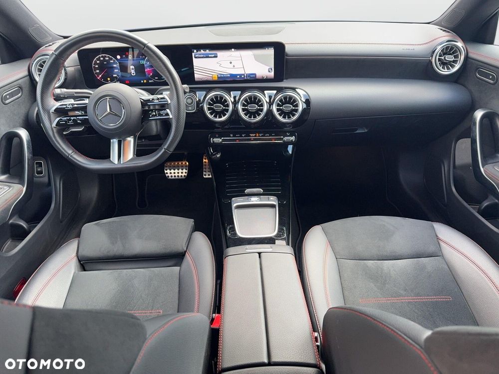 Mercedes-Benz CLA 180 AMG Line 7G-DCT - 20