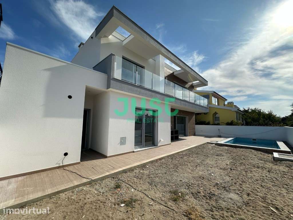 Moradia isolada, T4 com piscina e garagem em Azeitão. - Grande imagem: 3/38