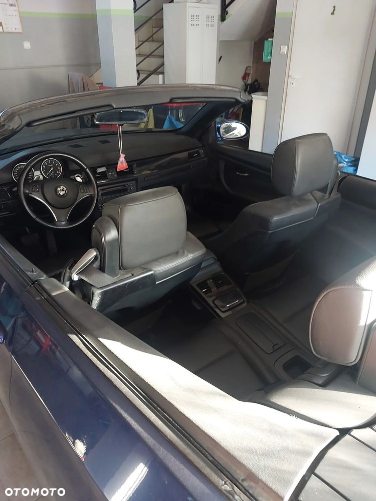 BMW Seria 3 330i - 12