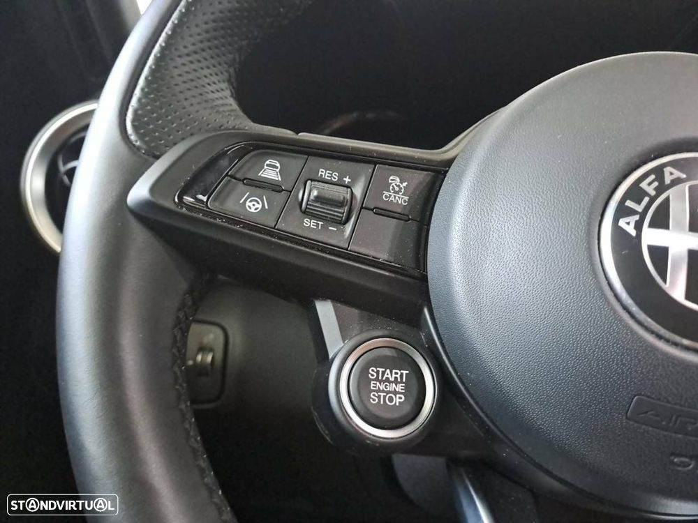 Alfa Romeo Giulia 2.0 T TI Q4 AT8 - 17