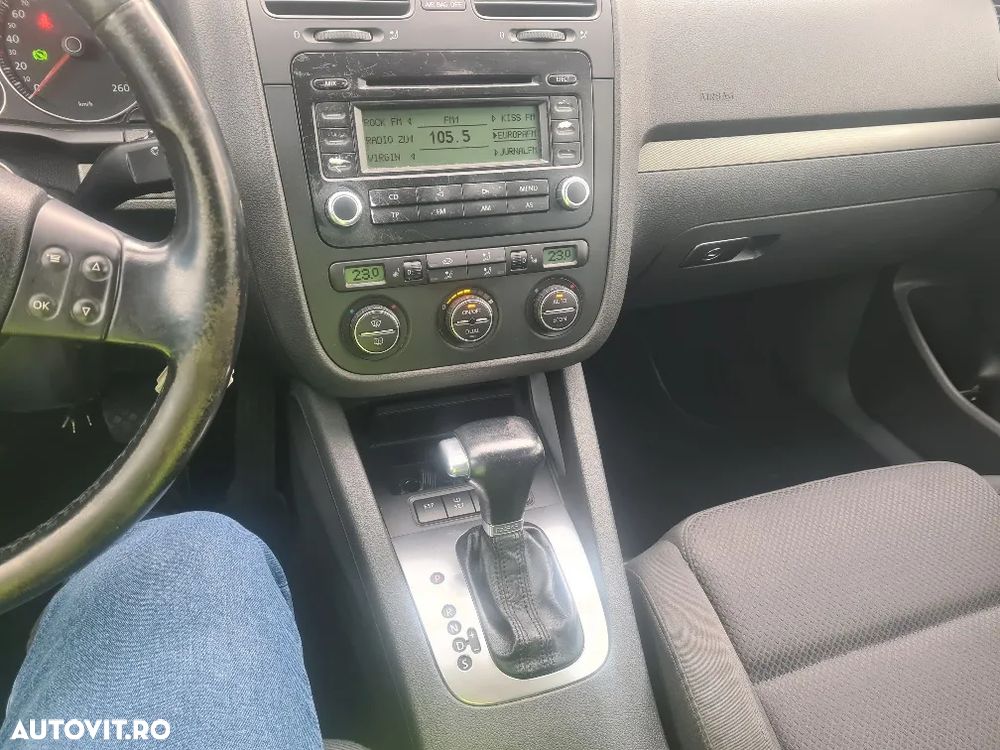 Volkswagen Golf 2.0 TDI Comfortline DSG - 11