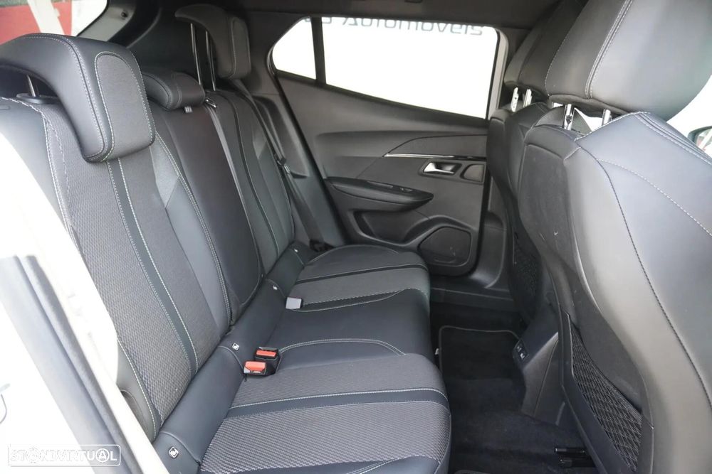 Peugeot 2008 1.2 PureTech GT EAT8 - 17
