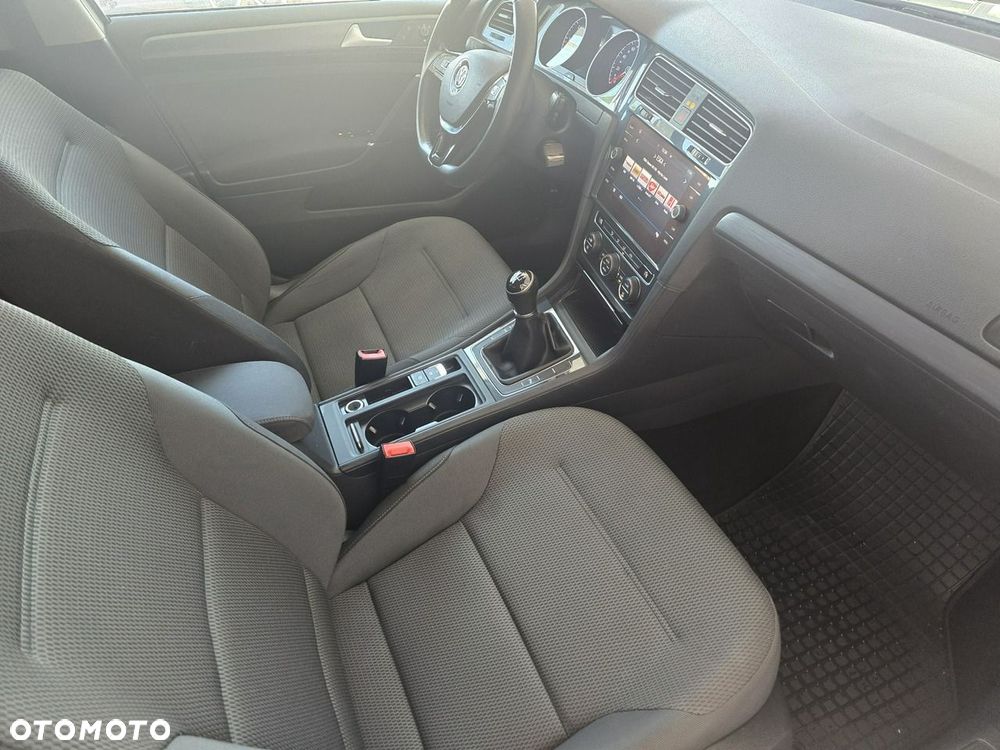 Volkswagen Golf - 8